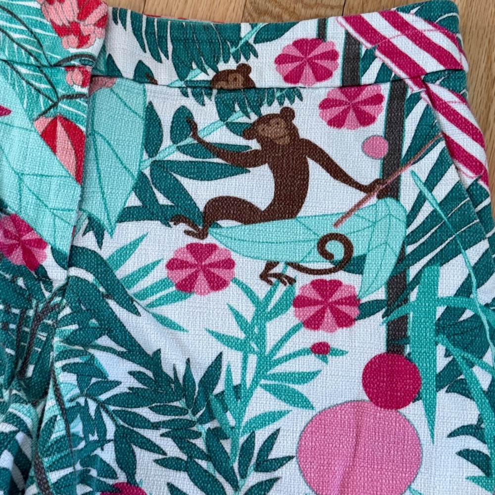 Talbots Womens 10P Tropical Monkey Jungle Print Scalloped Hem Shorts Green Pink - Picture 3 of 11